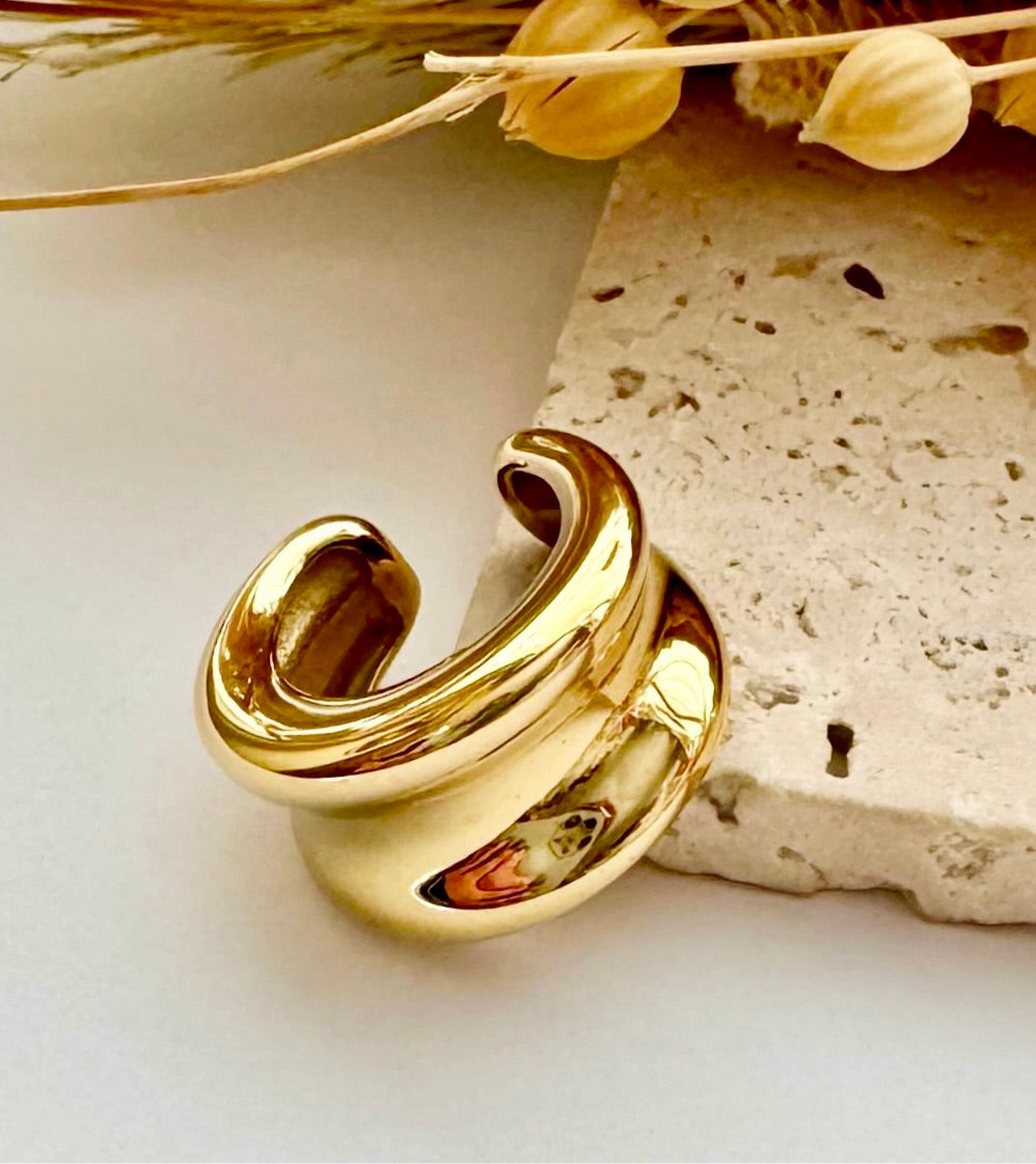 Gloria Earcuff