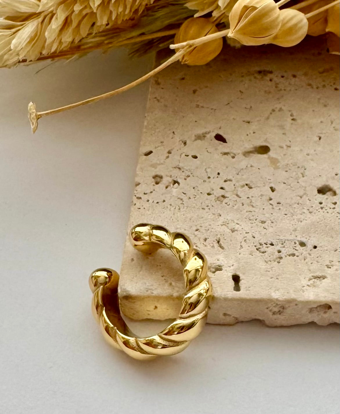 Arel Earcuff