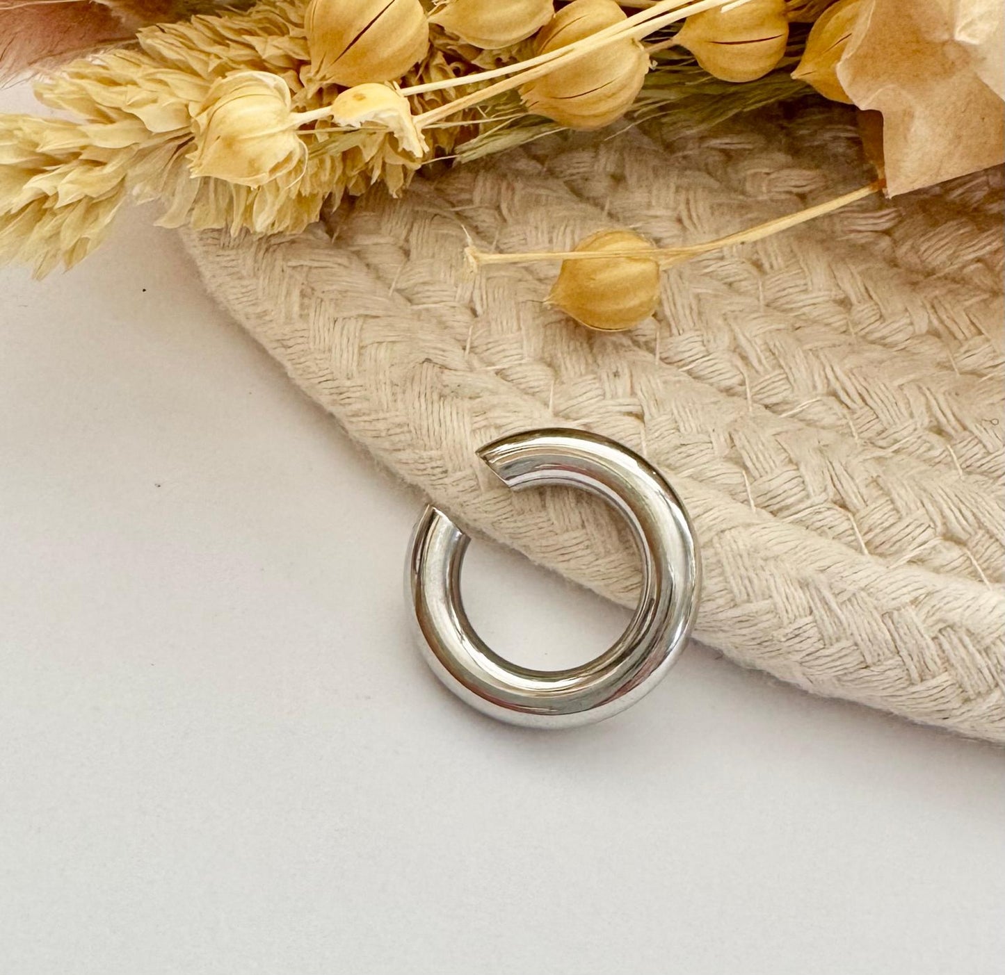 Liz Earcuff