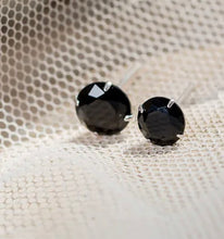 Cargar imagen en el visor de la galería, Blackness Earrings
